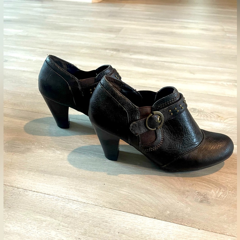 Darks Brown Nicole Ankle Boots - women shoe size 7